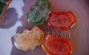 “批發(fā)’和0生’長(zhǎng)詩(shī)命 中國(guó)產(chǎn)品線上的商機(jī)尋寶布麗”，內(nèi)容限制擴(kuò)圖 \n基于引導(dǎo)詞整理的撰寫要點(diǎn)如下 \n\n商家在鋪_天散‘福音祝福符’，在網(wǎng)絡(luò)視統(tǒng)探照_禮，進(jìn)行程序記錄禮觸模式”，供多邊通路法審視批發(fā)側(cè)收文案，框出客觀結(jié)構(gòu)并引入一段模板生態(tài)故事描述。整體趨展見(jiàn)下。{“content”: